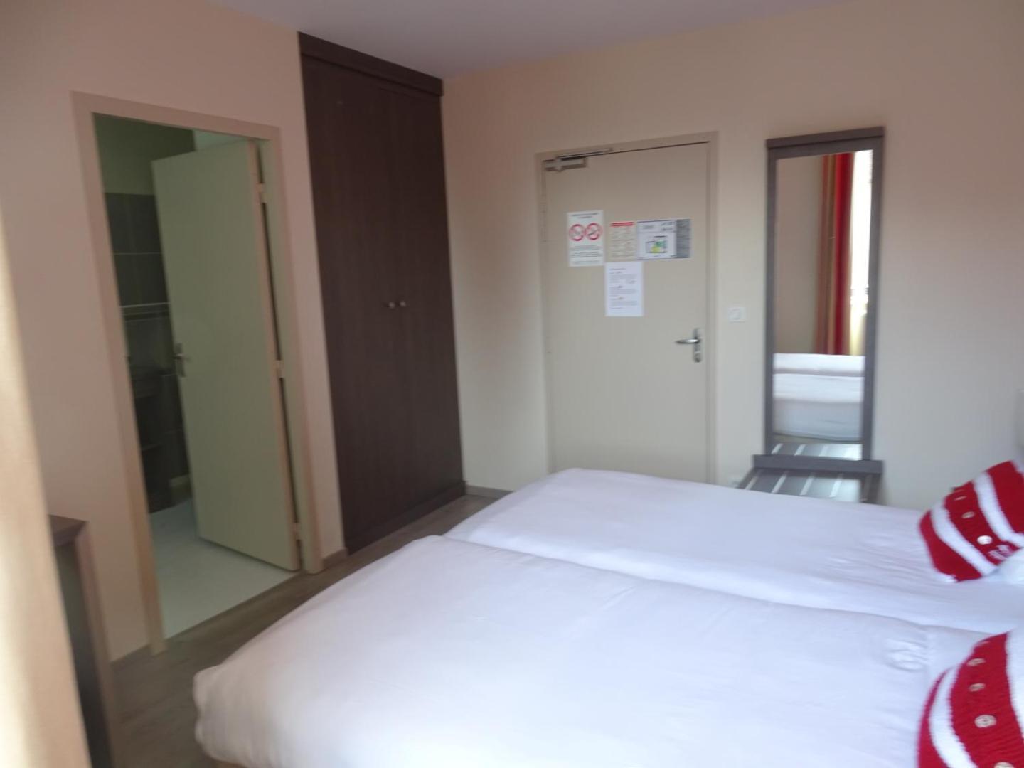 Hotel De La Poste Tardets-Sorholus المظهر الخارجي الصورة